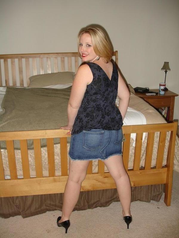 25P Sexy chubby blonde MILF