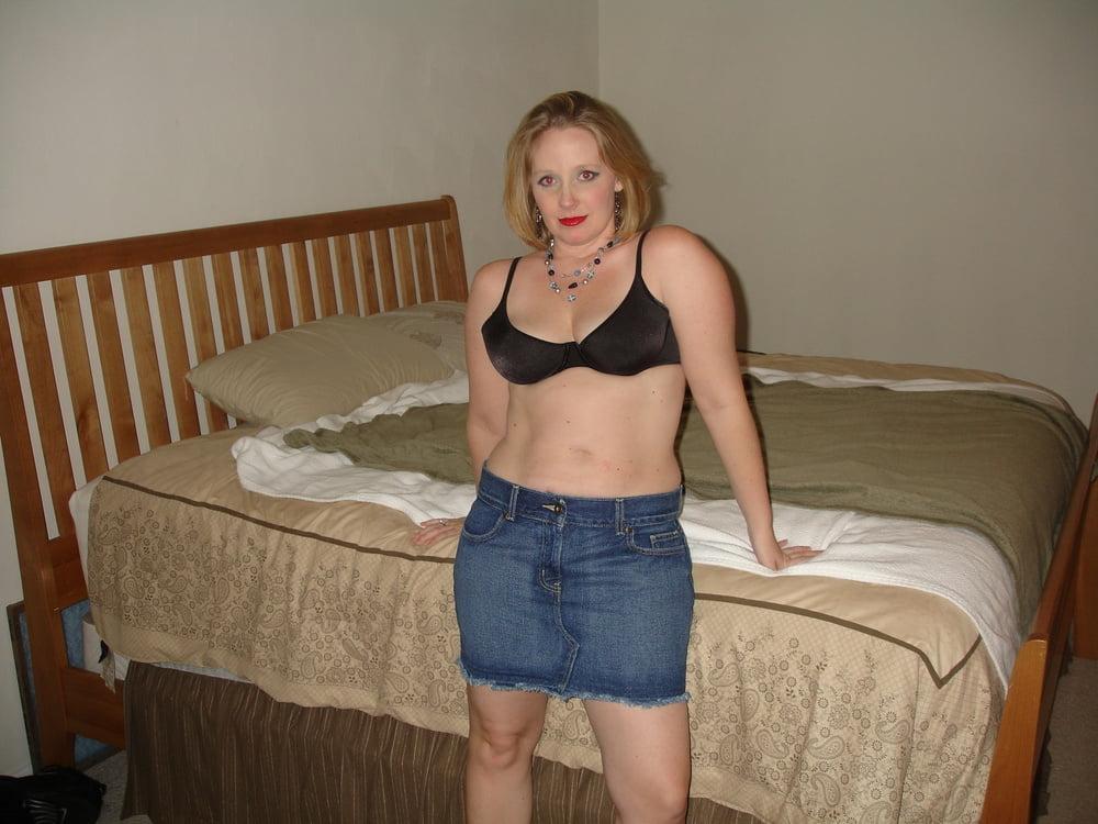 25P Sexy chubby blonde MILF