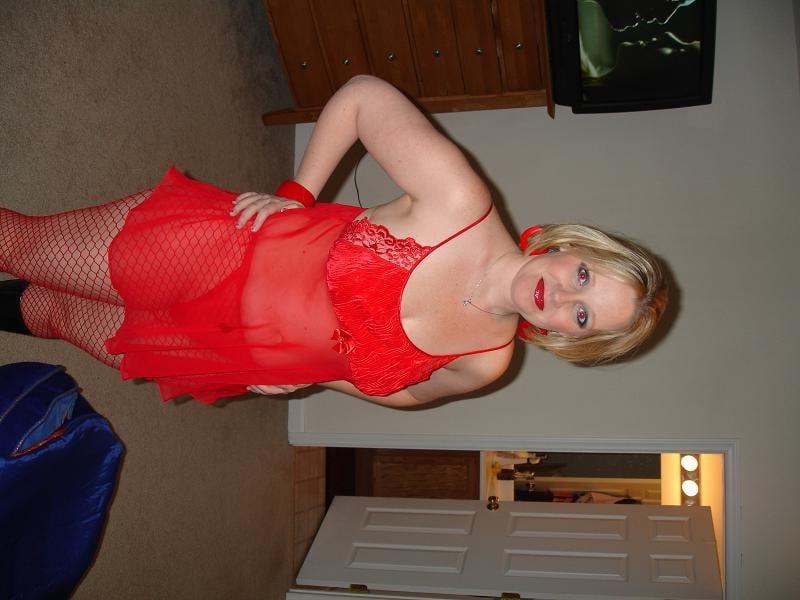 25P Sexy chubby blonde MILF