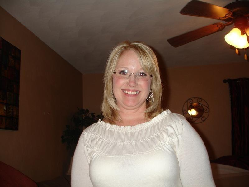 25P Sexy chubby blonde MILF