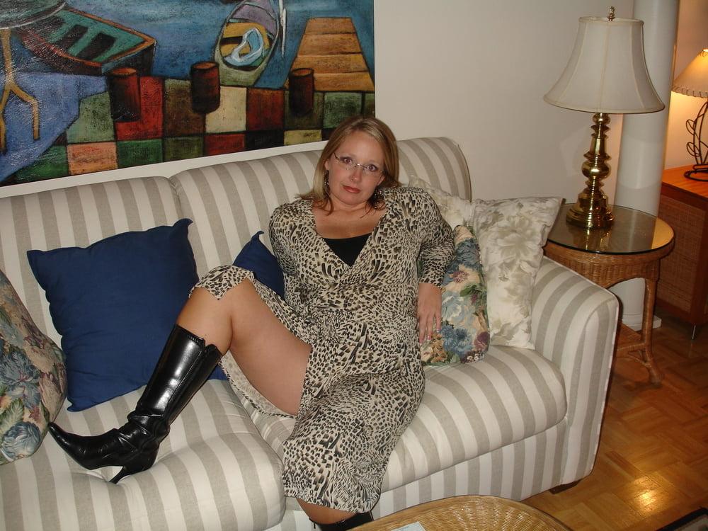 25P Sexy chubby blonde MILF