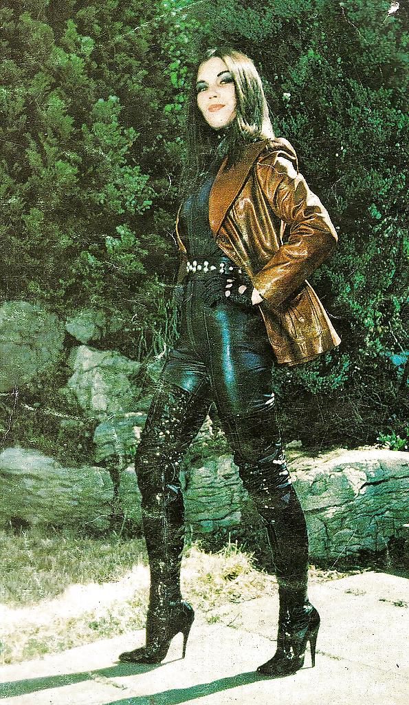 12P Goddess in leather2