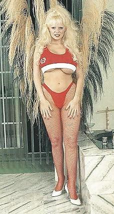 14P Busty Retro Queen - TRACI TOPPS