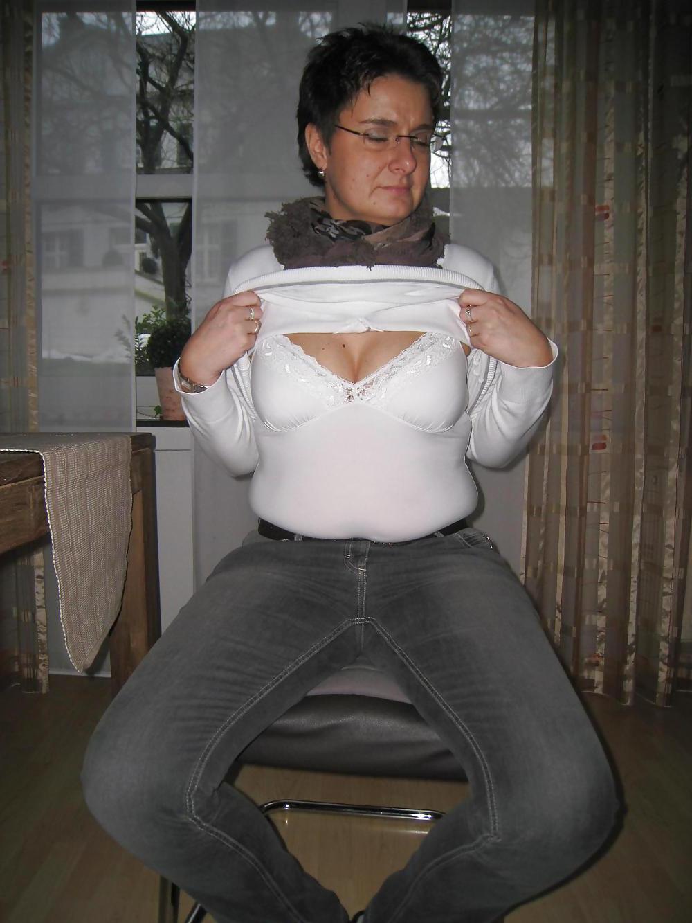 25P CHUBBY MATURE WIFE