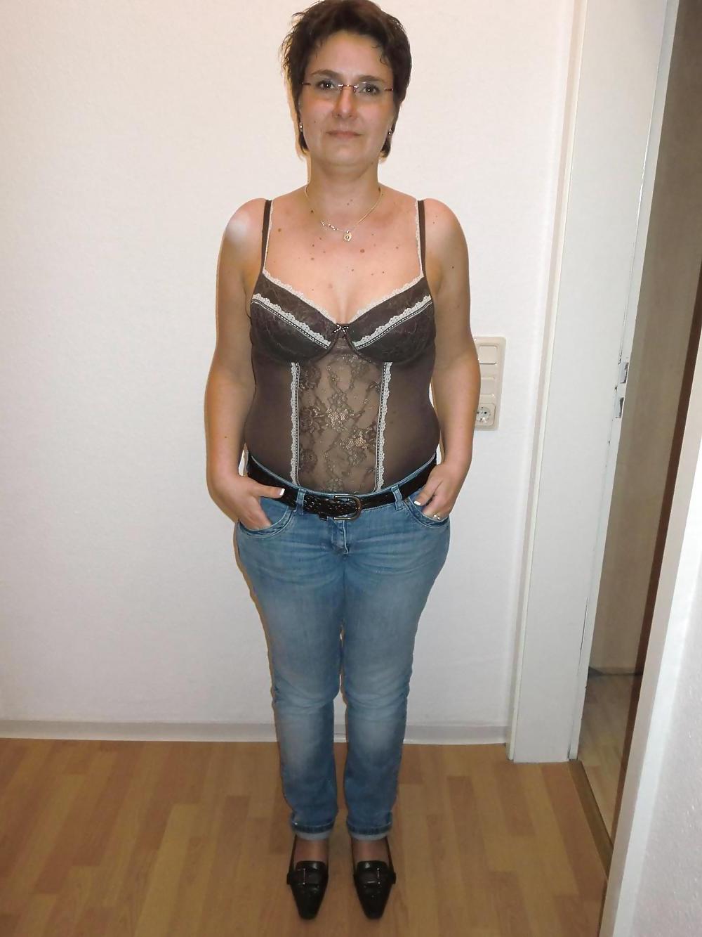 25P CHUBBY MATURE WIFE