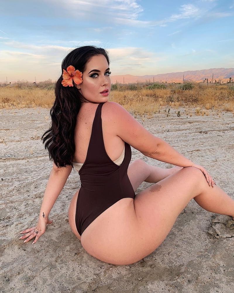 24P Holly-Big Fuckable Ass Bitch