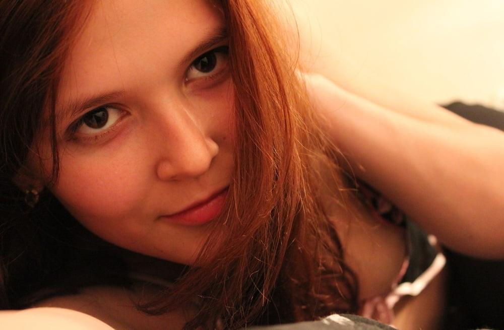 20P Cute Amateur Babe