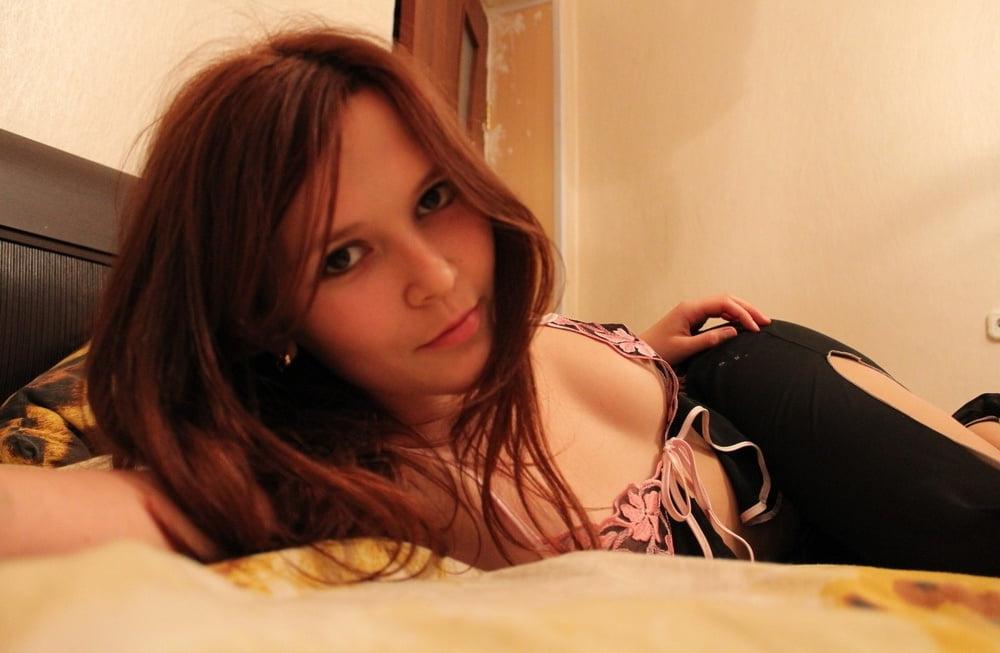 20P Cute Amateur Babe