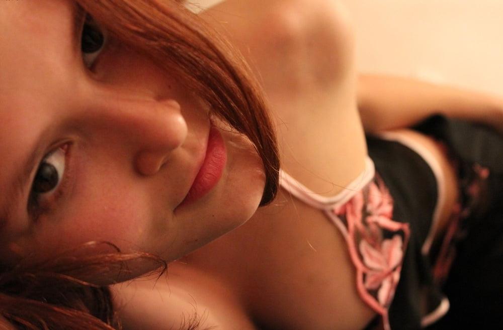 20P Cute Amateur Babe