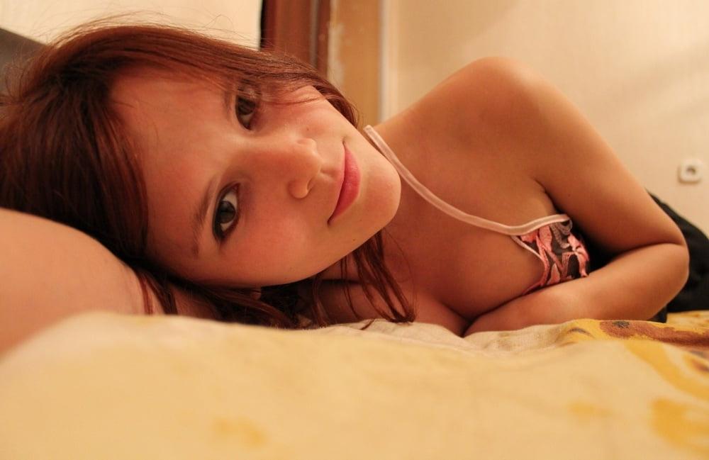 20P Cute Amateur Babe