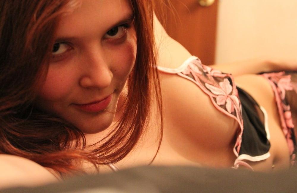 20P Cute Amateur Babe