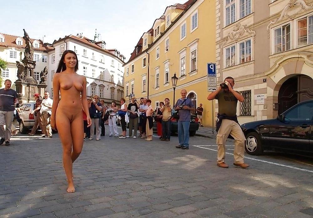 25P REALLY HOT GIRLS IN PUBLIC 20