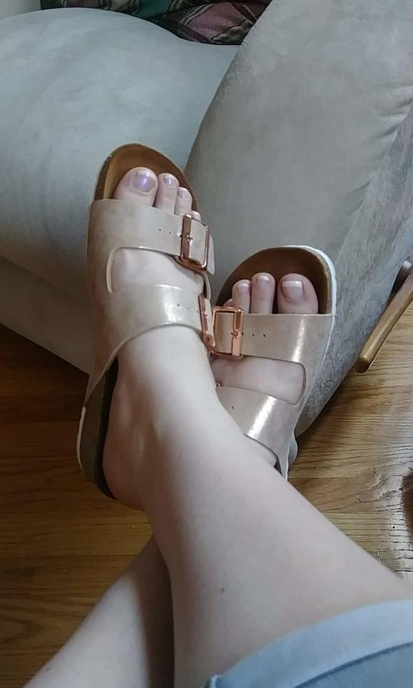 25P Feet n pussy of sexy sluts 2