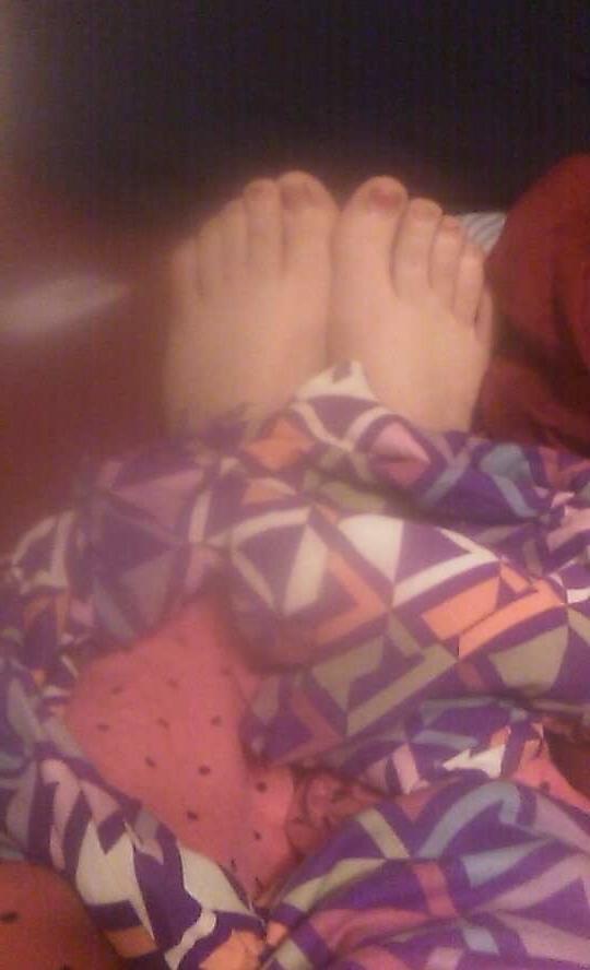 25P Feet n pussy of sexy sluts 2