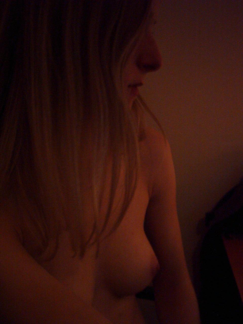 25P Cute blonde sexy girl watching porn
