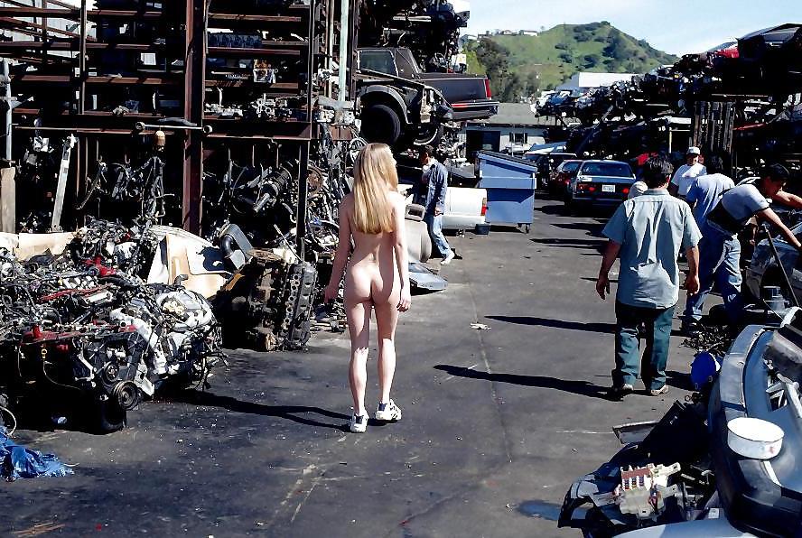 25P Sylvie Naked in Public