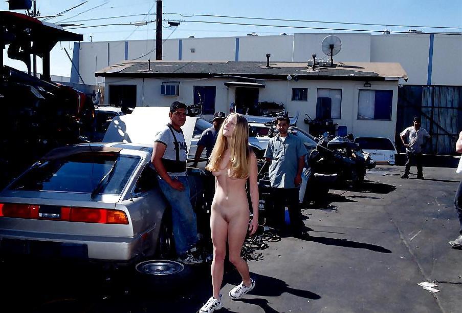25P Sylvie Naked in Public