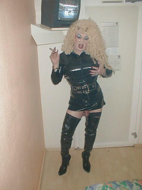 14P Leather Fetish Bitch