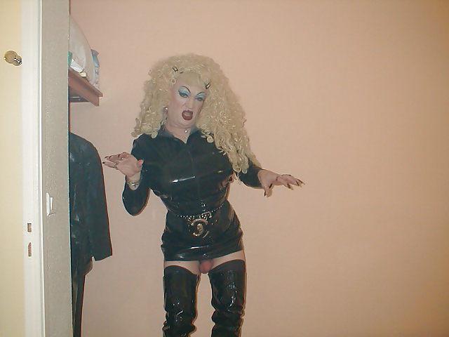 14P Leather Fetish Bitch