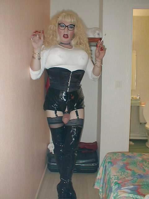 14P Leather Fetish Bitch