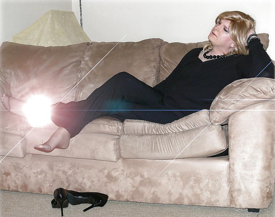 20P A FETISH FOR TRANNY FEET AND ASS 3