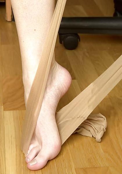 18P Amateur Feet 8