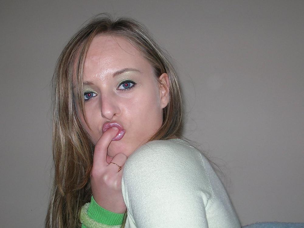 20P Cute blonde girl tits & panties