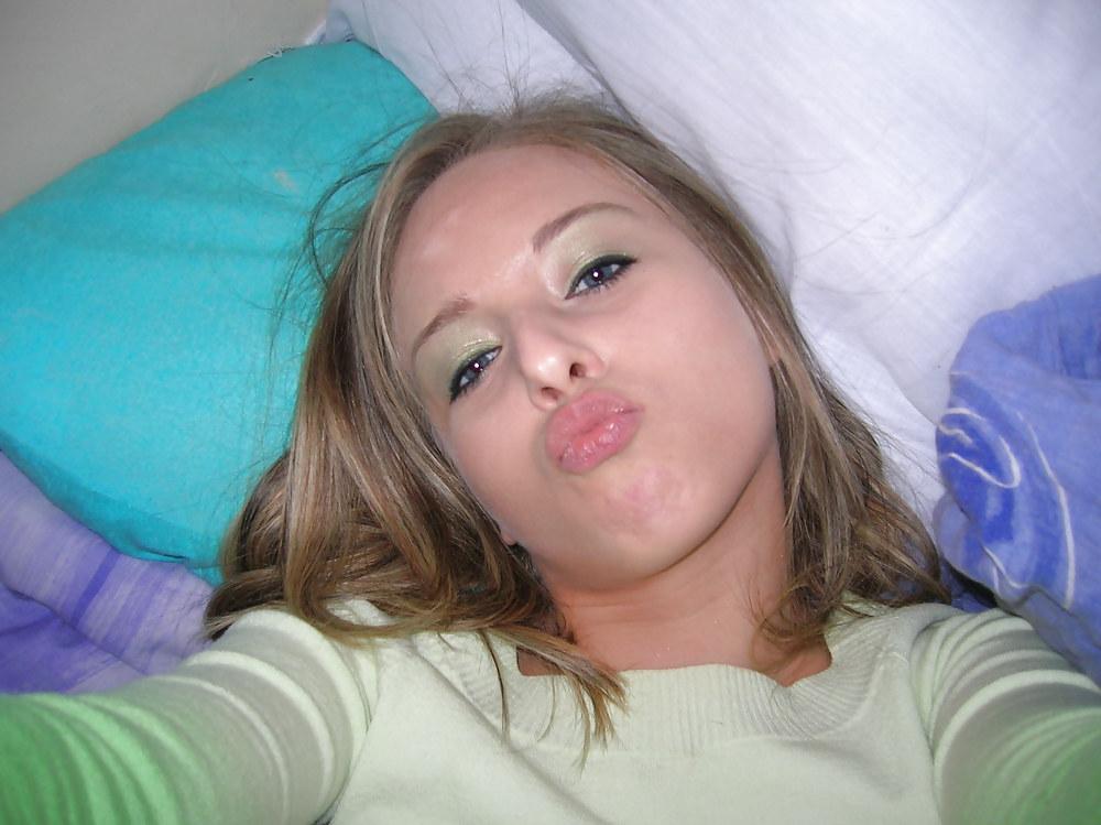 20P Cute blonde girl tits & panties