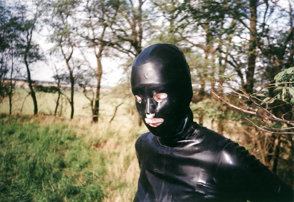 10P Bitch in Latex mit Maske