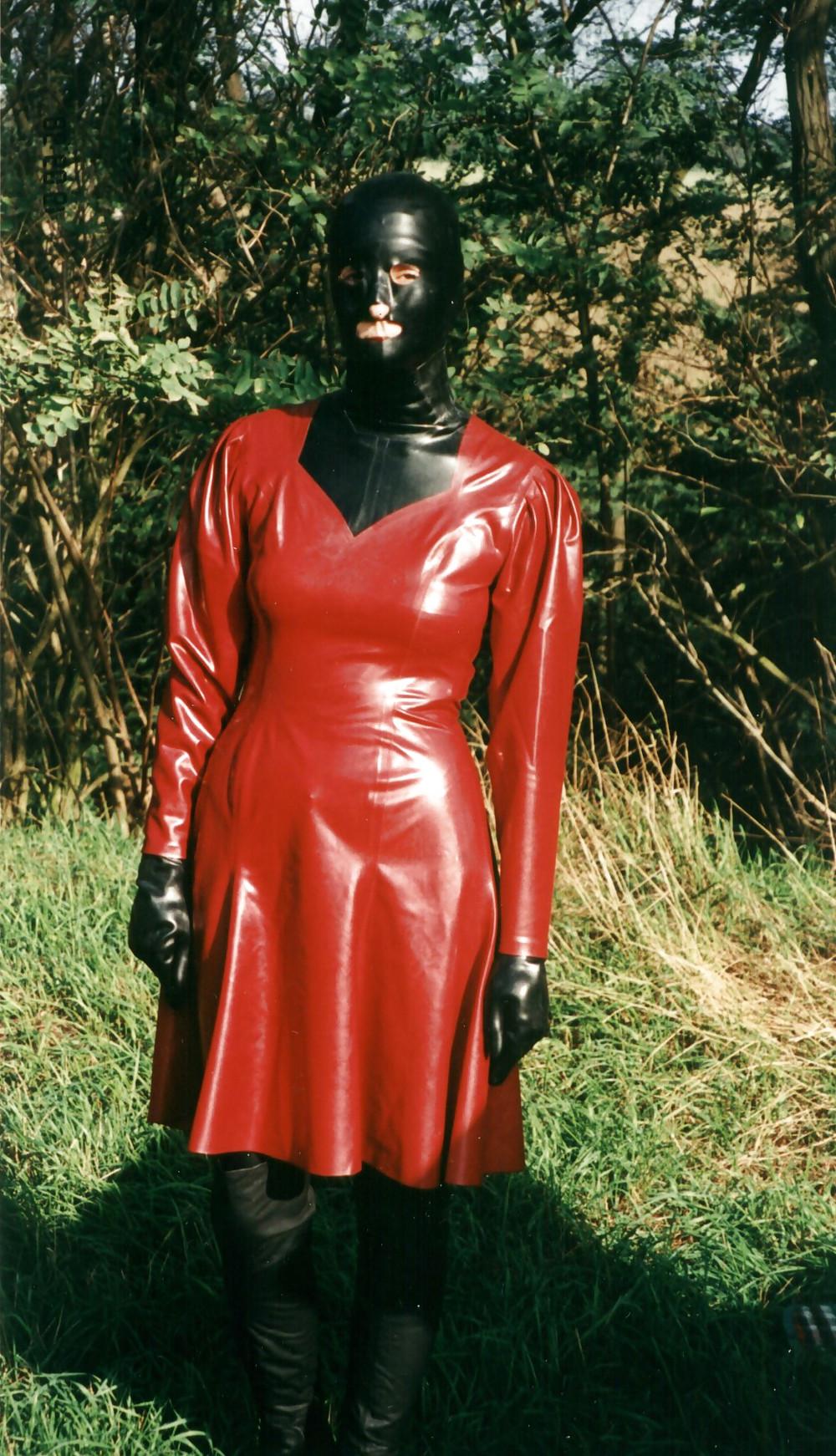 10P Bitch in Latex mit Maske