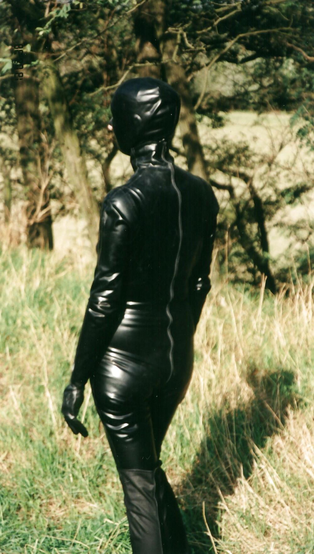 10P Bitch in Latex mit Maske