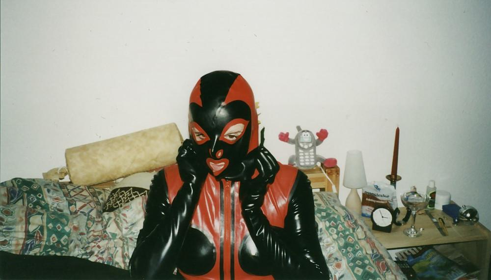 10P Bitch in Latex mit Maske