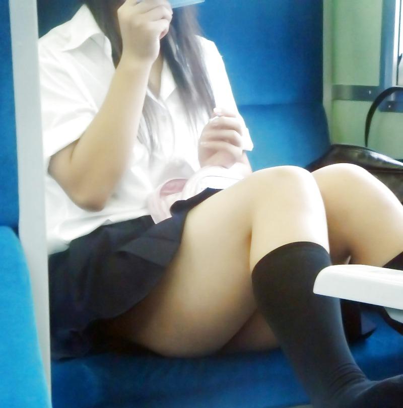 13P Ready-to-Upskirts Shot of Cute Girls Vol.1