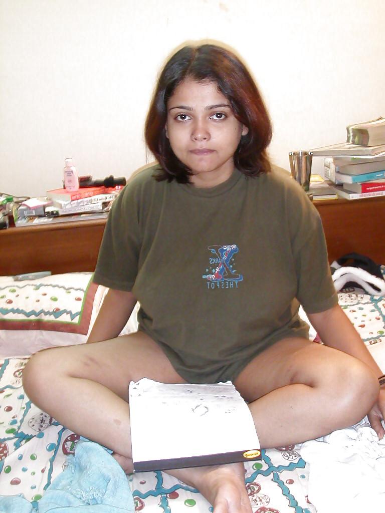 25P Chubby Indian Wife