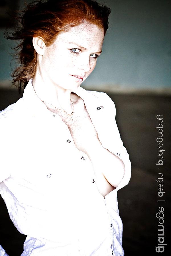 25P Redhead Model Elena