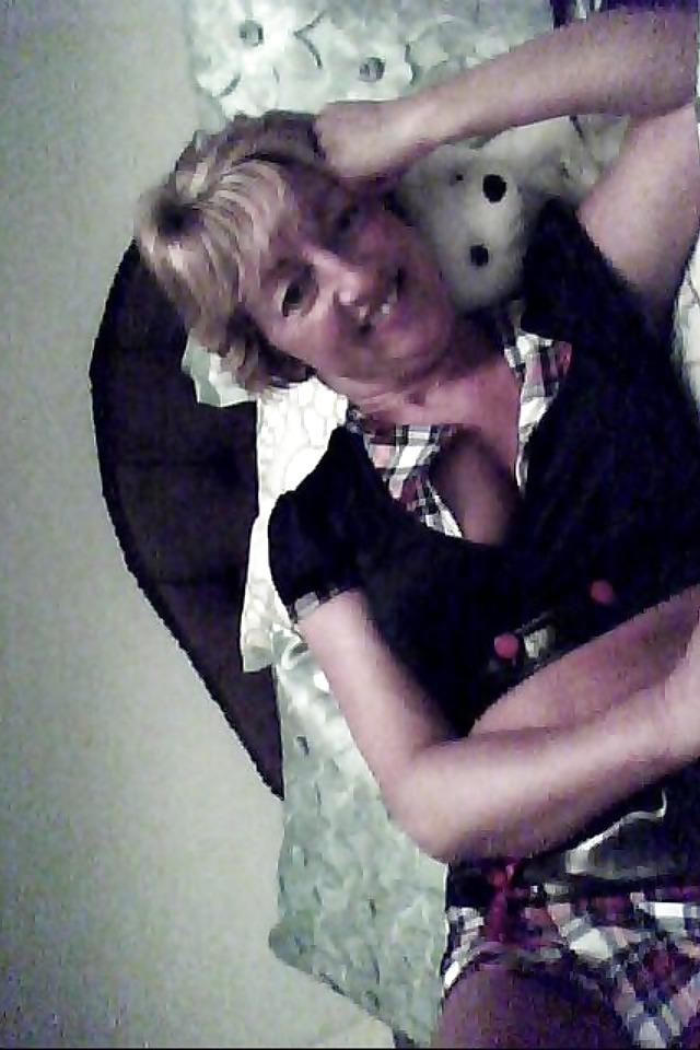 25P Horney british milf 2