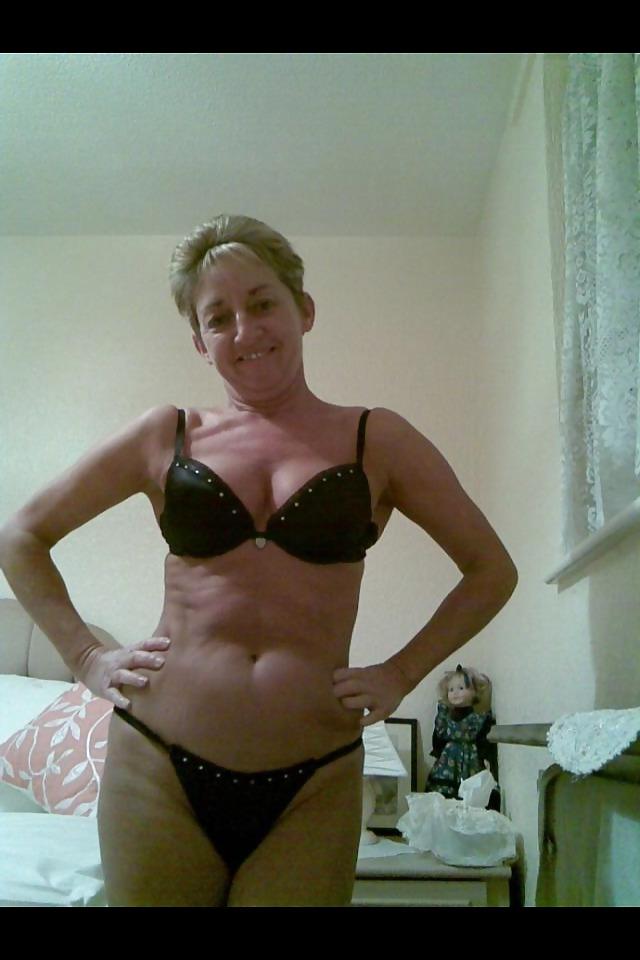 25P Horney british milf 2