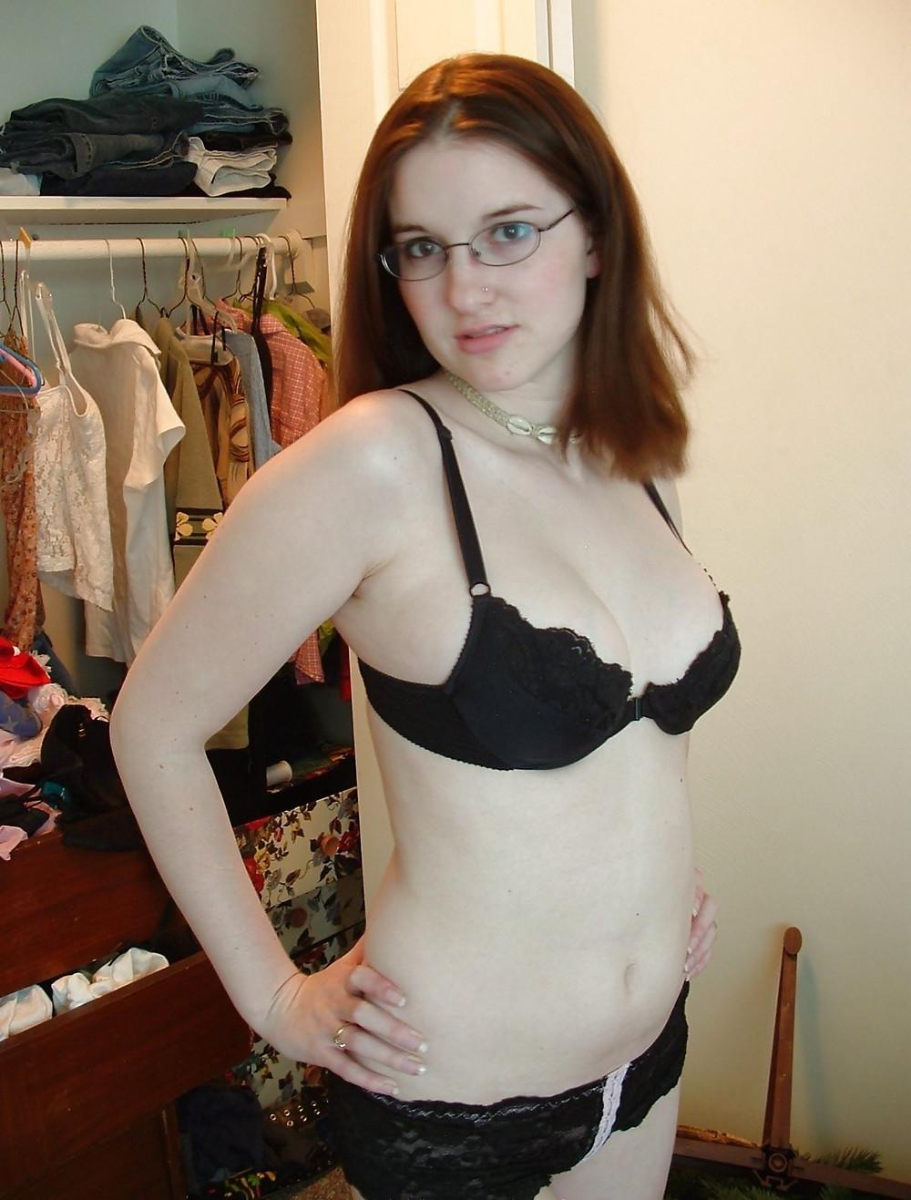 16P D-Cup Teenager mit Brille