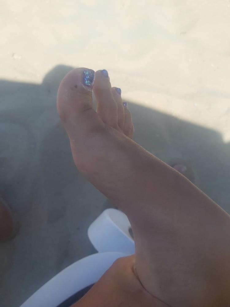25P My precious wife's sexy feet