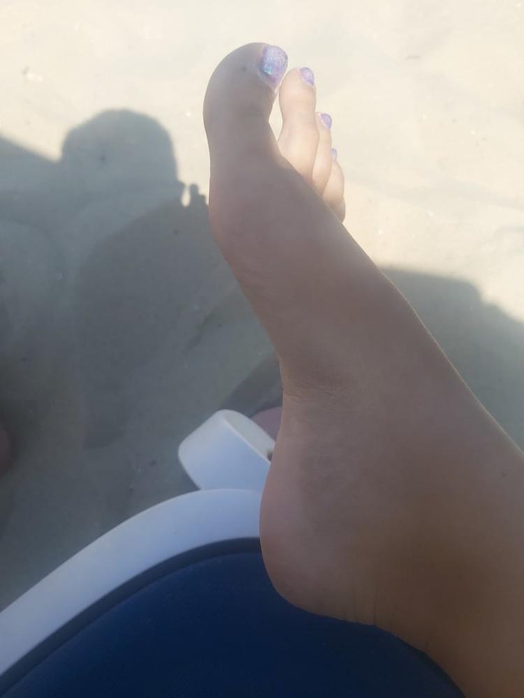 25P My precious wife's sexy feet