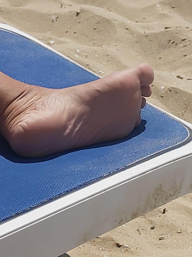 25P My precious wife's sexy feet