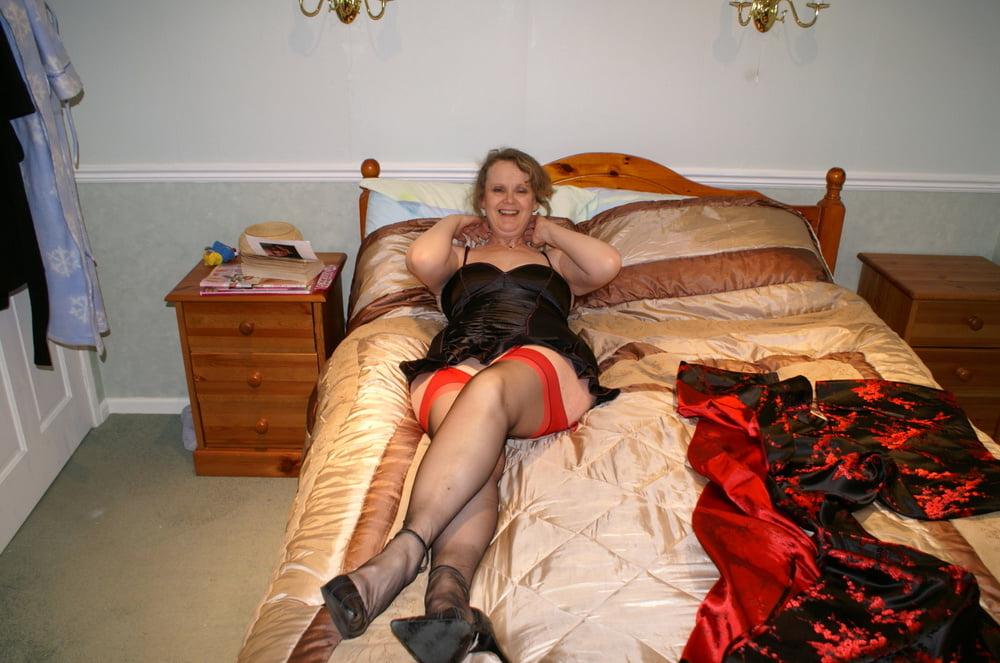 25P Crissy red stockings
