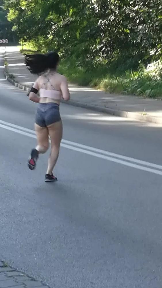 25P Polish teen bitch running