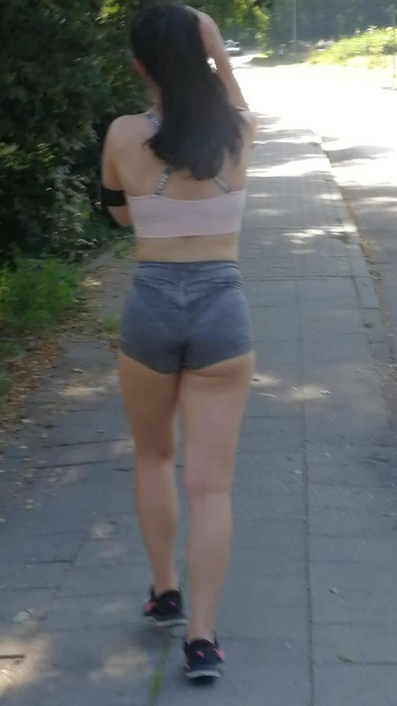 25P Polish teen bitch running