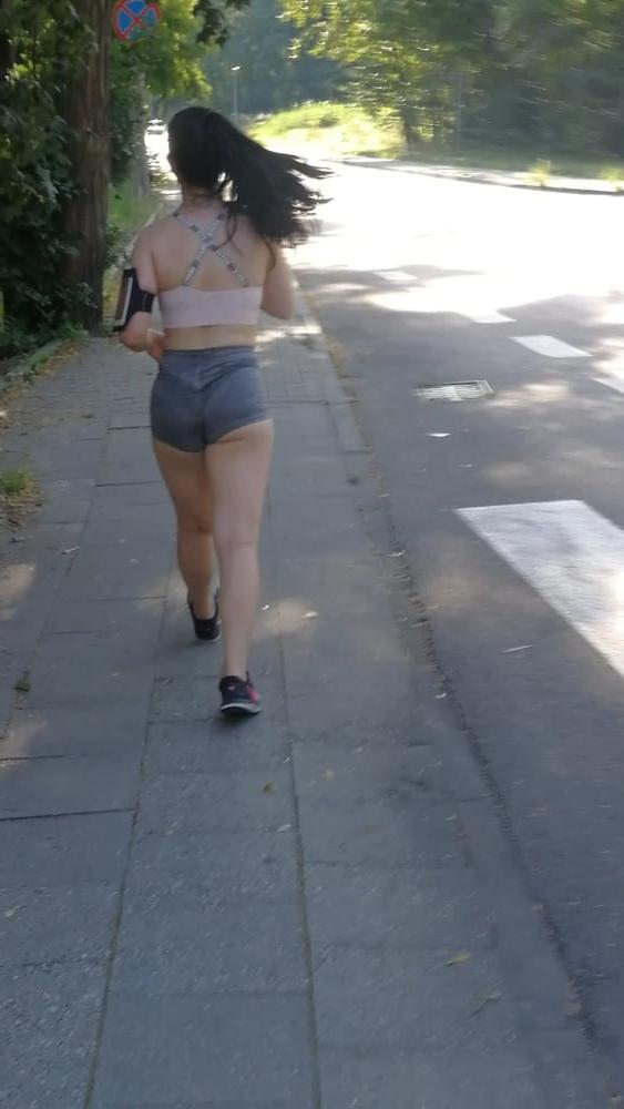25P Polish teen bitch running