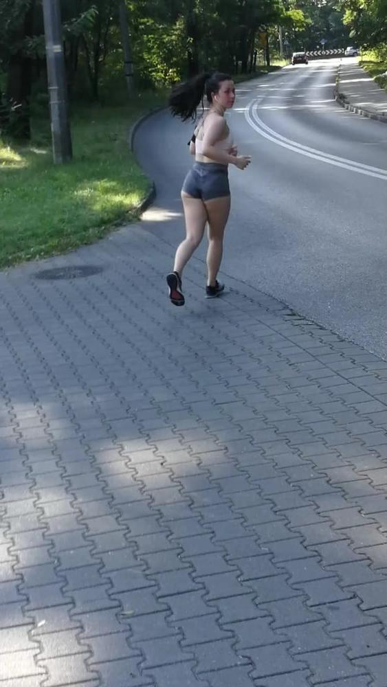 25P Polish teen bitch running