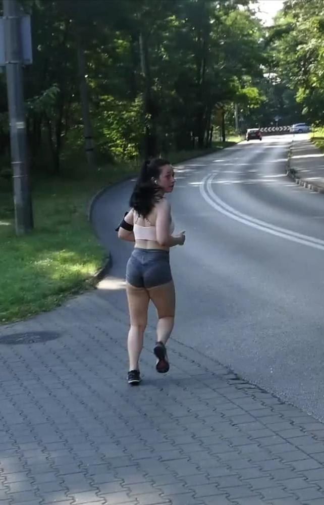 25P Polish teen bitch running