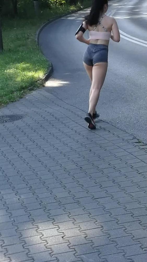 25P Polish teen bitch running