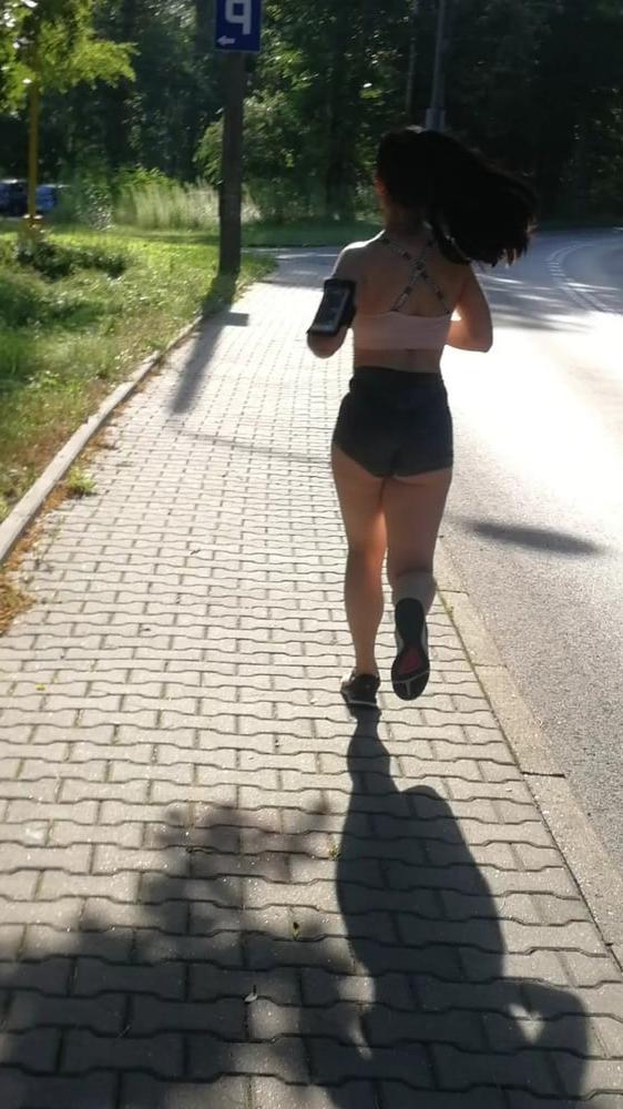 25P Polish teen bitch running