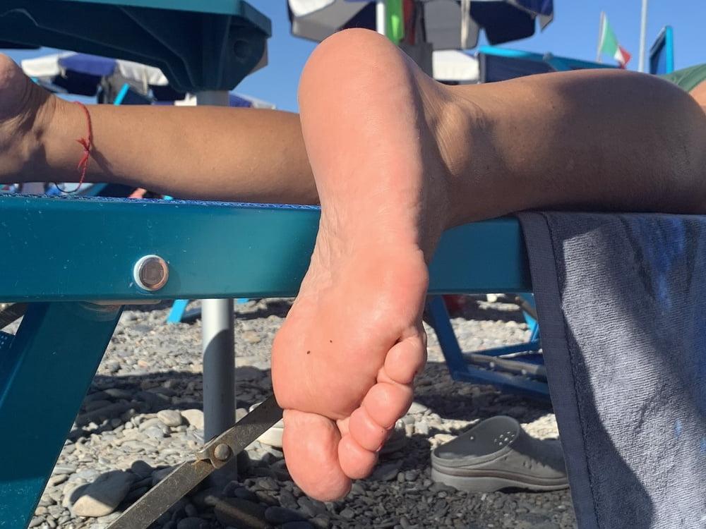 25P Hot Beach feet